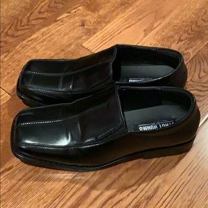 Boys Size 4 black dress shoe